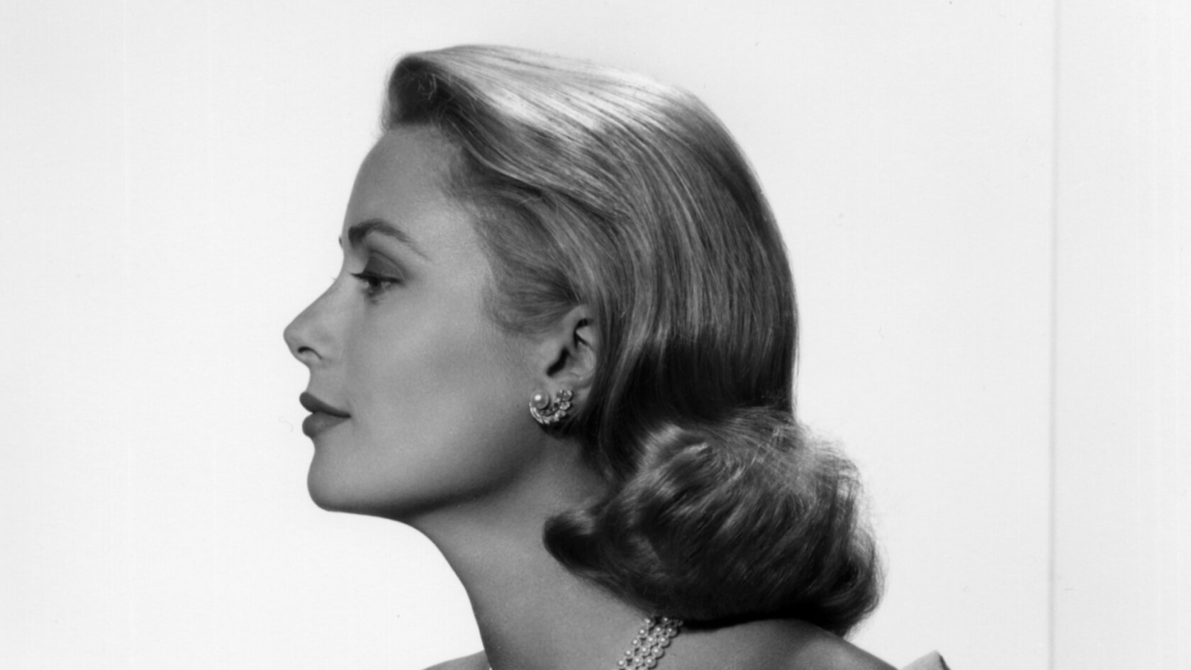 Portrait of H.S.H. Princess Grace of Monaco wearing the set given to her for their wedding by H.S.H. Prince Rainier III of Monaco, 1956, Van Cleef & Arpels