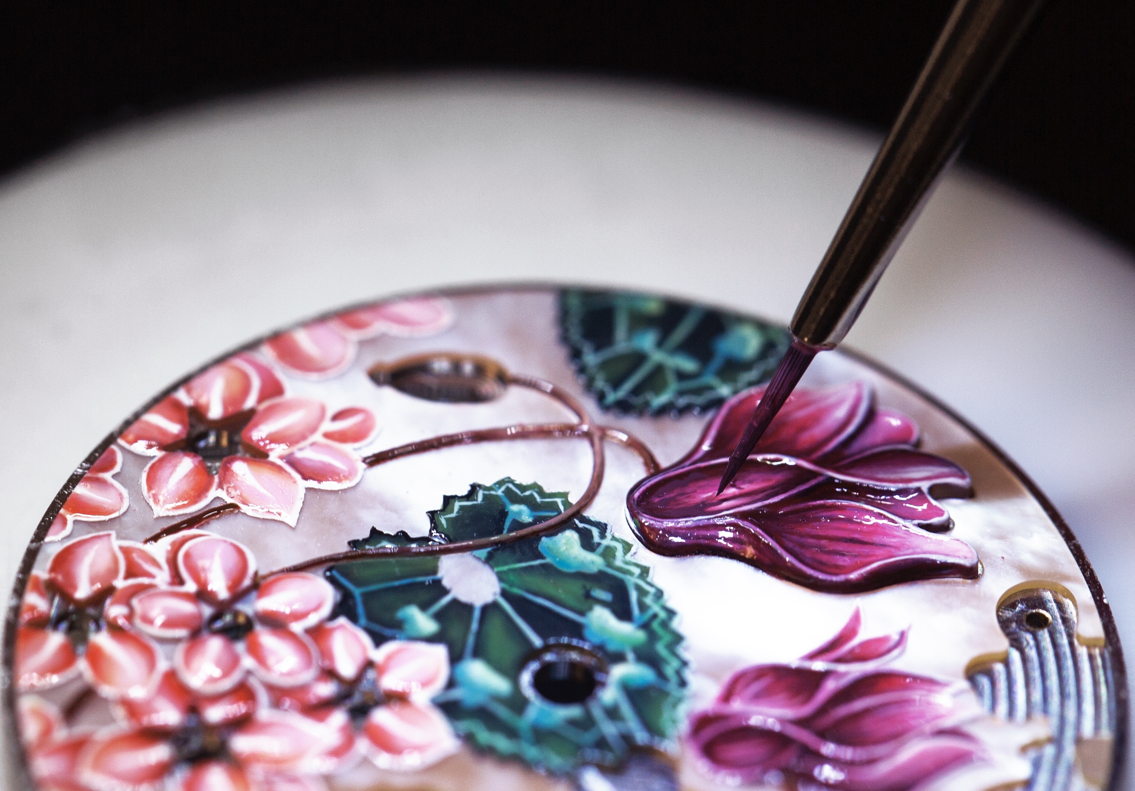 Miniature painting on sculpted mother-of-pearl, Charms Extraordinaire Amour watch, Extraordinary Dials collection, Van Cleef & Arpels