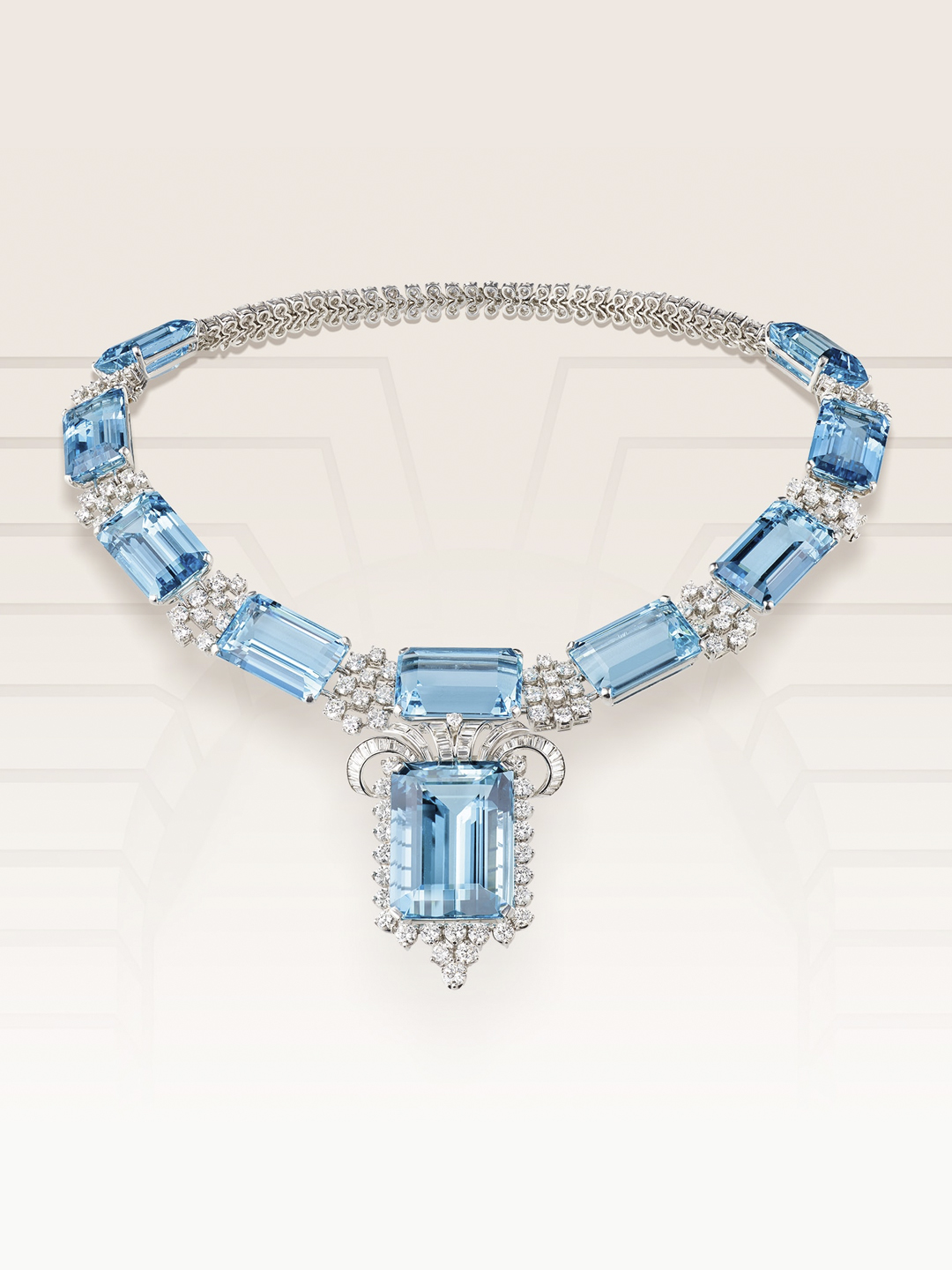 <p>Exhibition “Van Cleef & Arpels, couture inspiration” Place Vendôme, Paris</p>
 - Paris, France