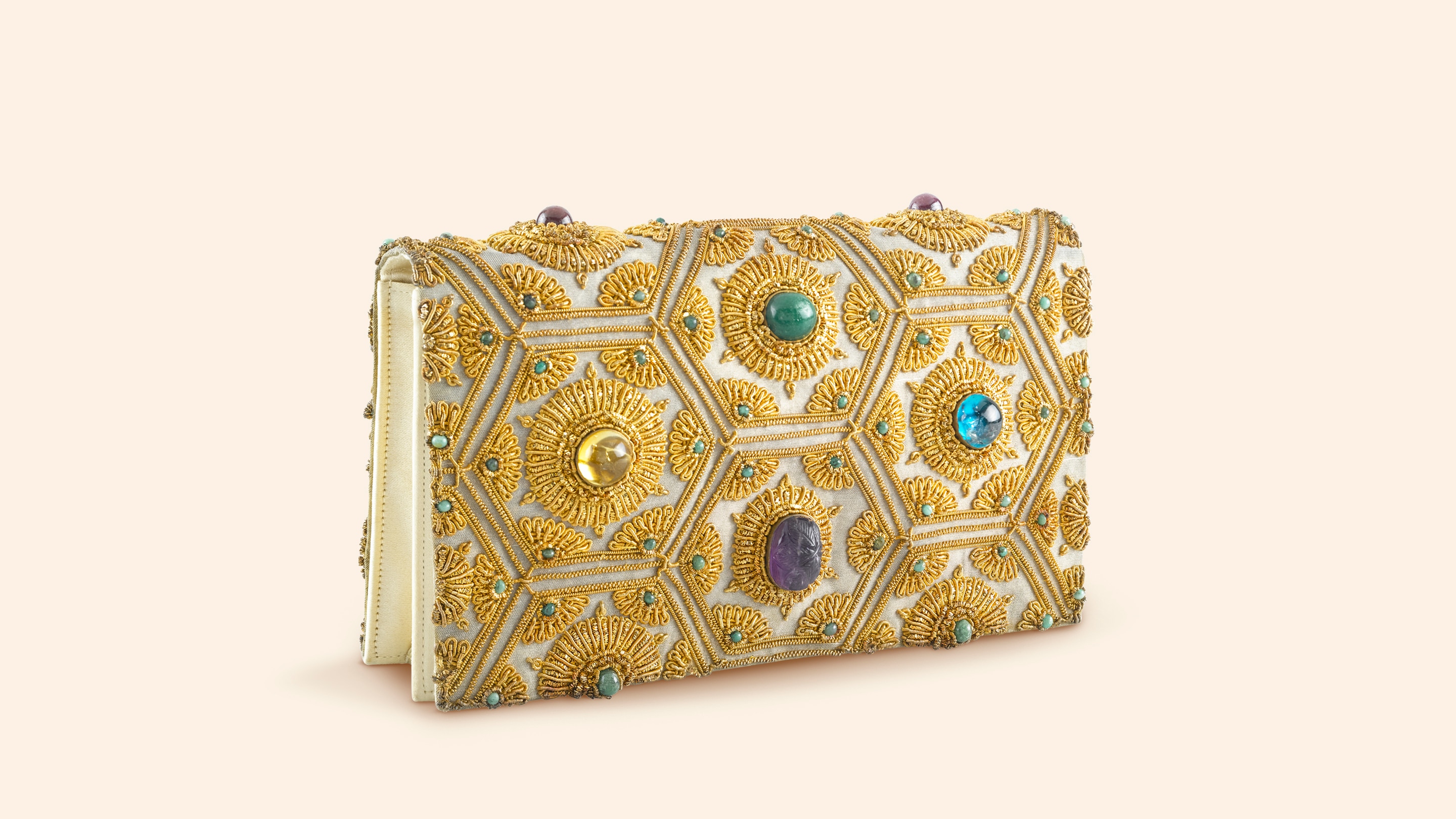 Indian inspired bag, 1964. Golden embroidery, rubies, amethyst, citrine, aventurine, quartz, beryl, silk. Van Cleef & Arpels Collection.