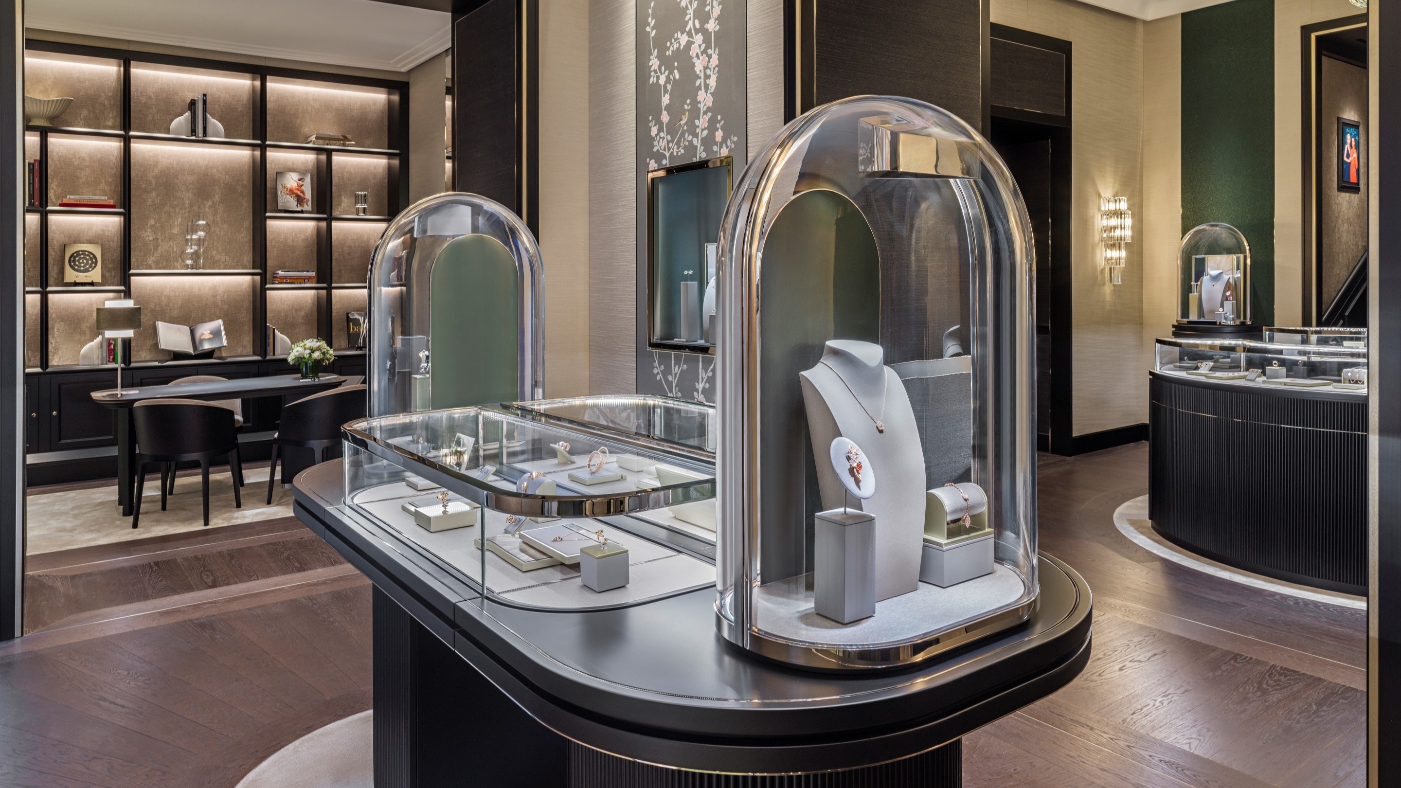Van Cleef & Arpels unveils its first boutique in Florence, Italy.