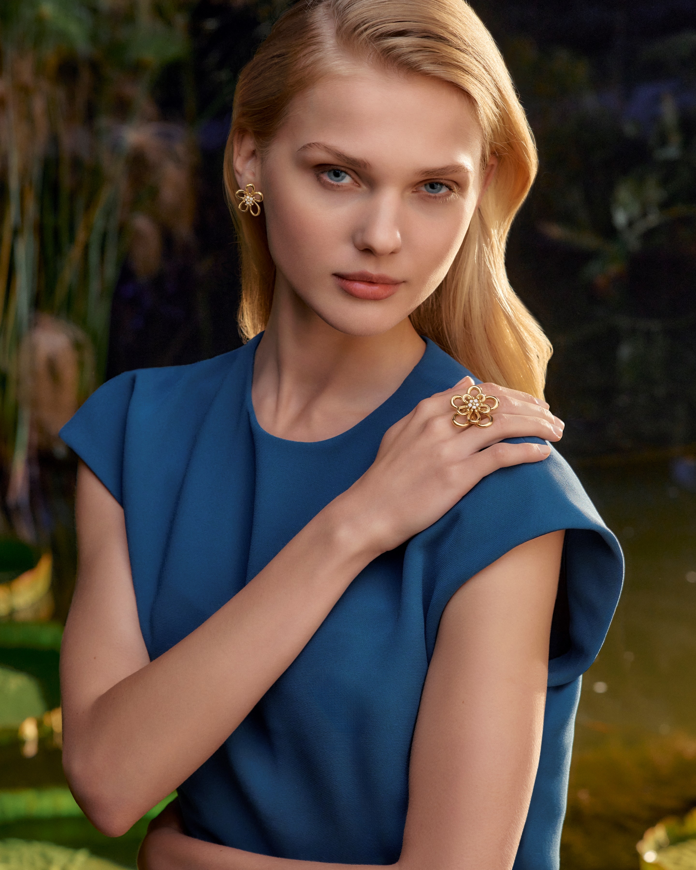 Lady Arpels Bal des Amoureux Automate watch. Rhodium plated 18K white gold, diamonds, enamel. Self-winding mechanical movement, retrograde, automaton and on-demand animation. Poetic Complications® collection, Van Cleef & Arpels.