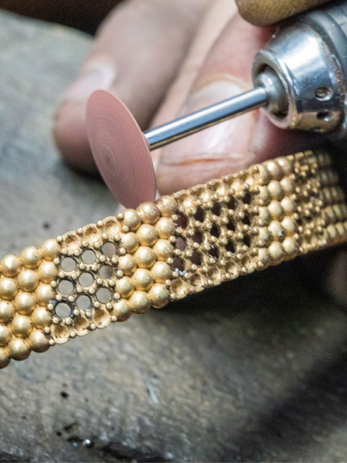 Gold beads work, Perlée collection, Van Cleef & Arpels.